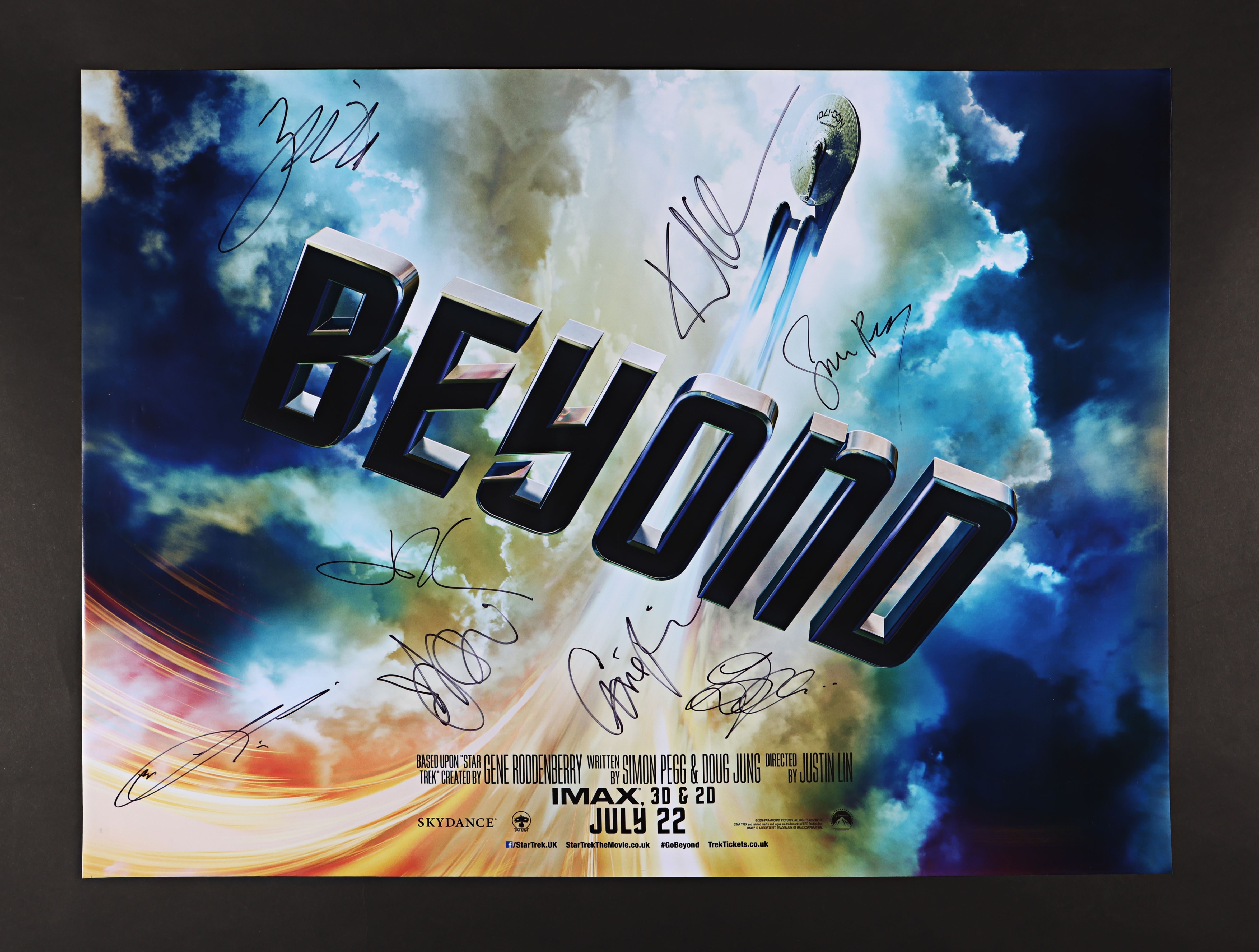 STAR TREK: BEYOND (2016) - Chris Pine, Zachary Quinto, Karl Urban, Simon Pegg, and Others Autographe