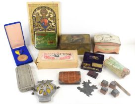 A group of collectables to include a vintage Gillette Razor in the original case, AA car badge,
