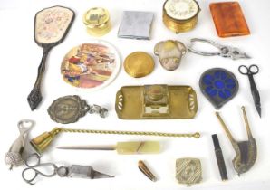 A group of collectables to include a vesta case, brass and glass inkwell, penknives, ladies compact,