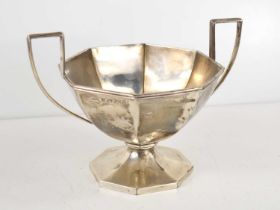 A silver twin handled pedestal bowl of octagonal form, hallmarked for Birmingham, 13cm high, 9.4toz