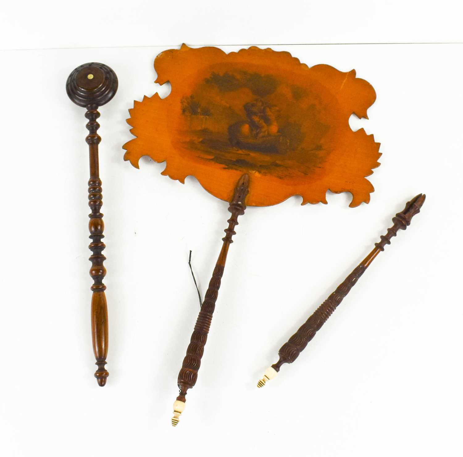 An 18th century walnut feather fan handle (lacking feathers) with a finely turned handle, the top