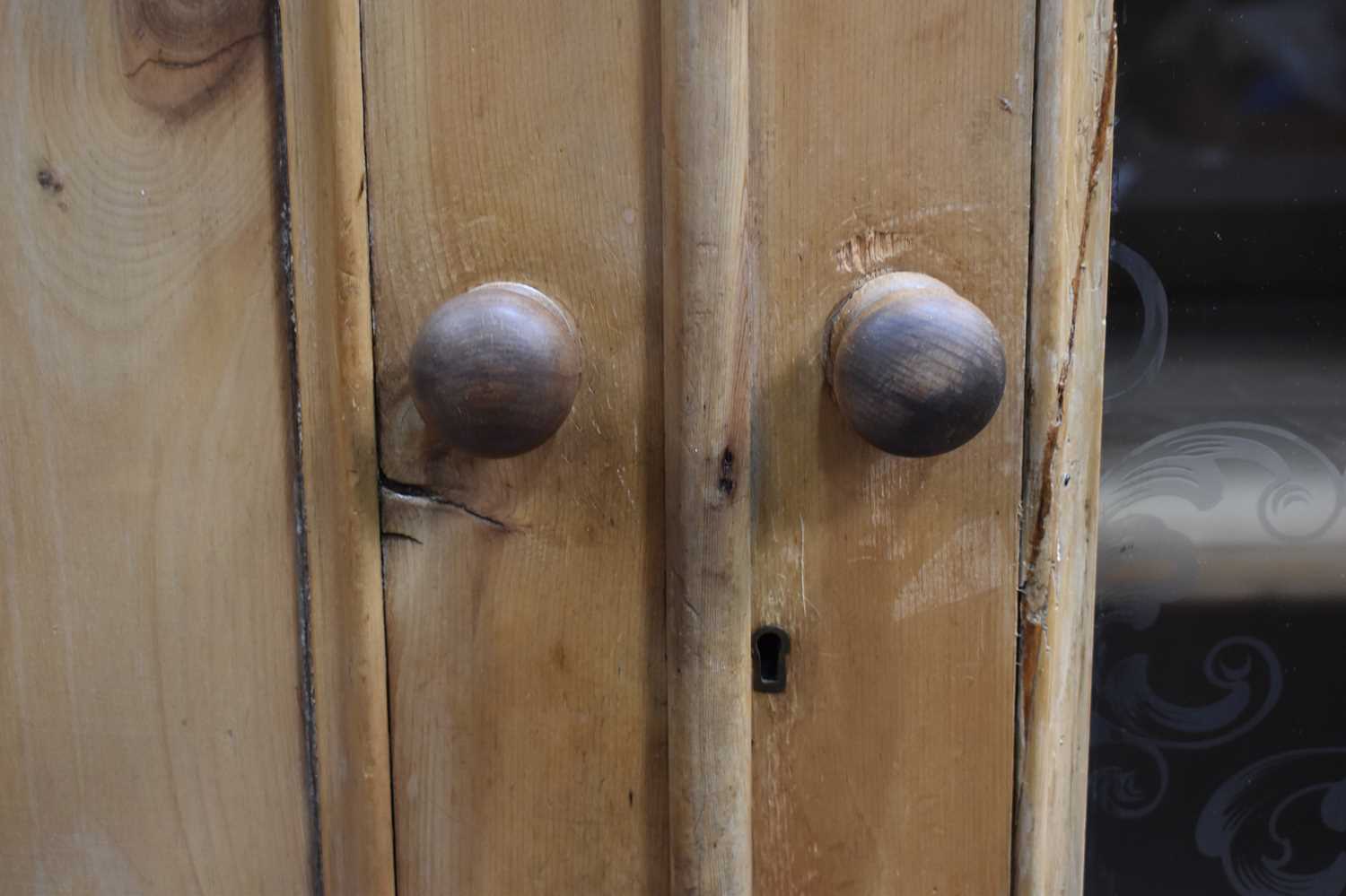 An antique pine Housekeepers’ cupboard, the central door flanked by two glazed cupboard doors - Image 9 of 12