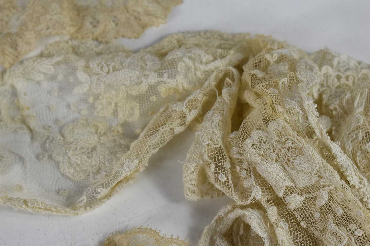 A collection of antique lace and embroidered net to include dress pieces, handkerchiefs, collars, - Image 2 of 11