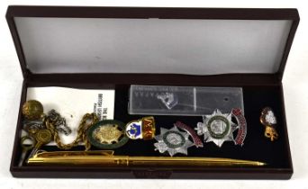 A group of collectables to include Worcestershire Regiments Association badge, Caran d'ache