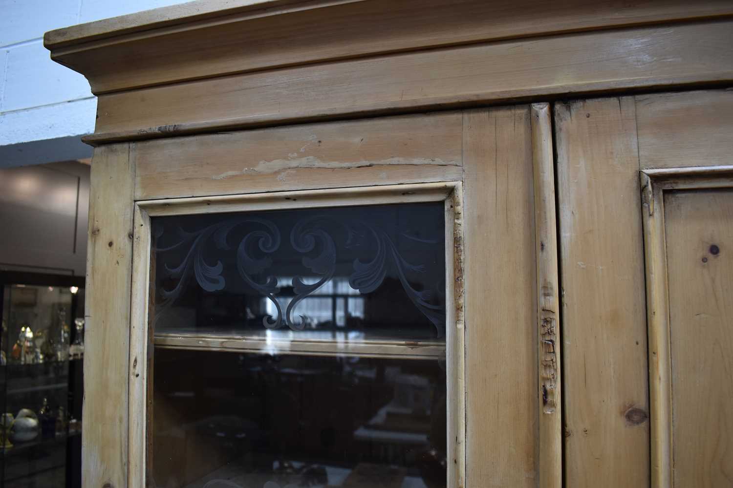 An antique pine Housekeepers’ cupboard, the central door flanked by two glazed cupboard doors - Image 12 of 12