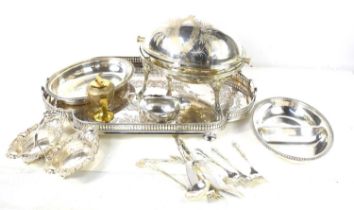 A group of silver plate to include a gallery tray, serving dish, sauce boat, Colibri table lighter