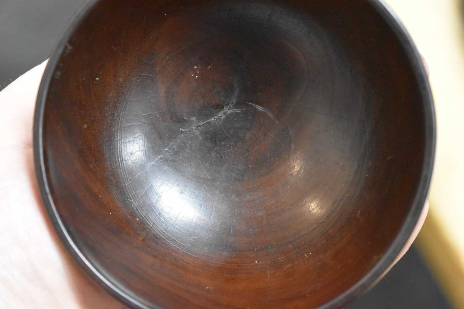 Four pieces of treen, to include a cylindrical brush holder, two standing salts, a hardwood turned - Image 11 of 15