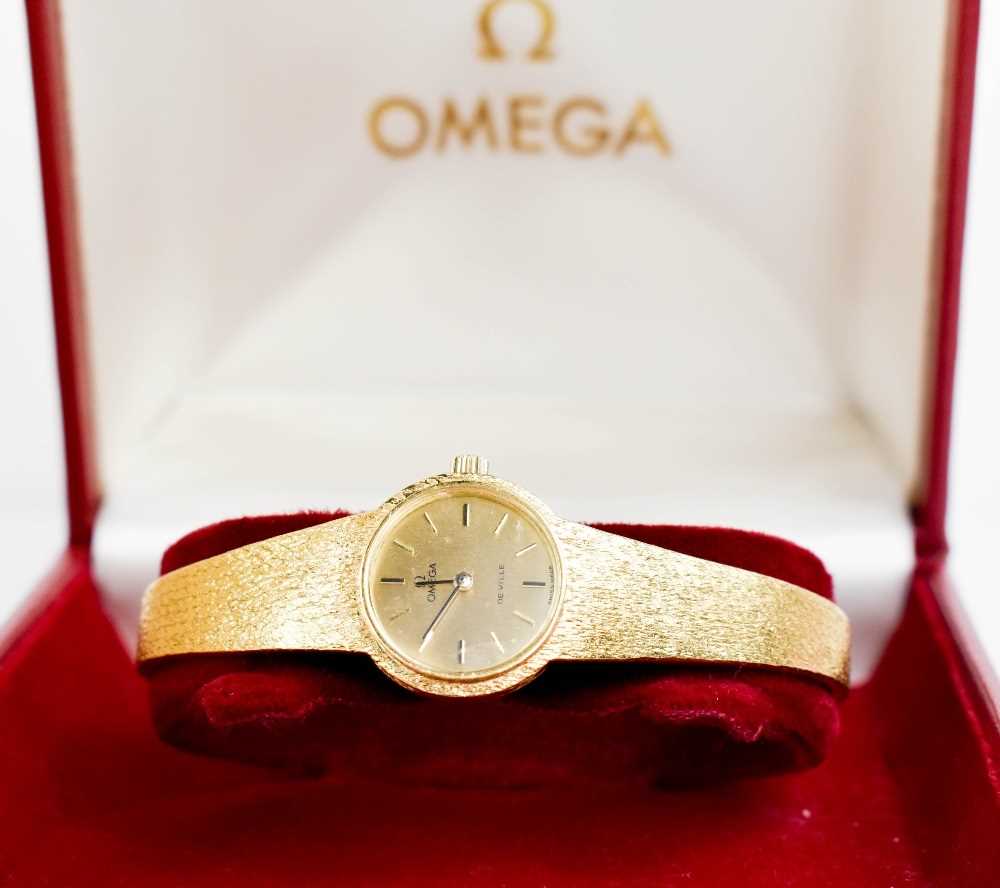 An 18ct gold Omega ladies wristwatch, the circular dial with baton markers, and a 18ct gold bark - Image 2 of 4