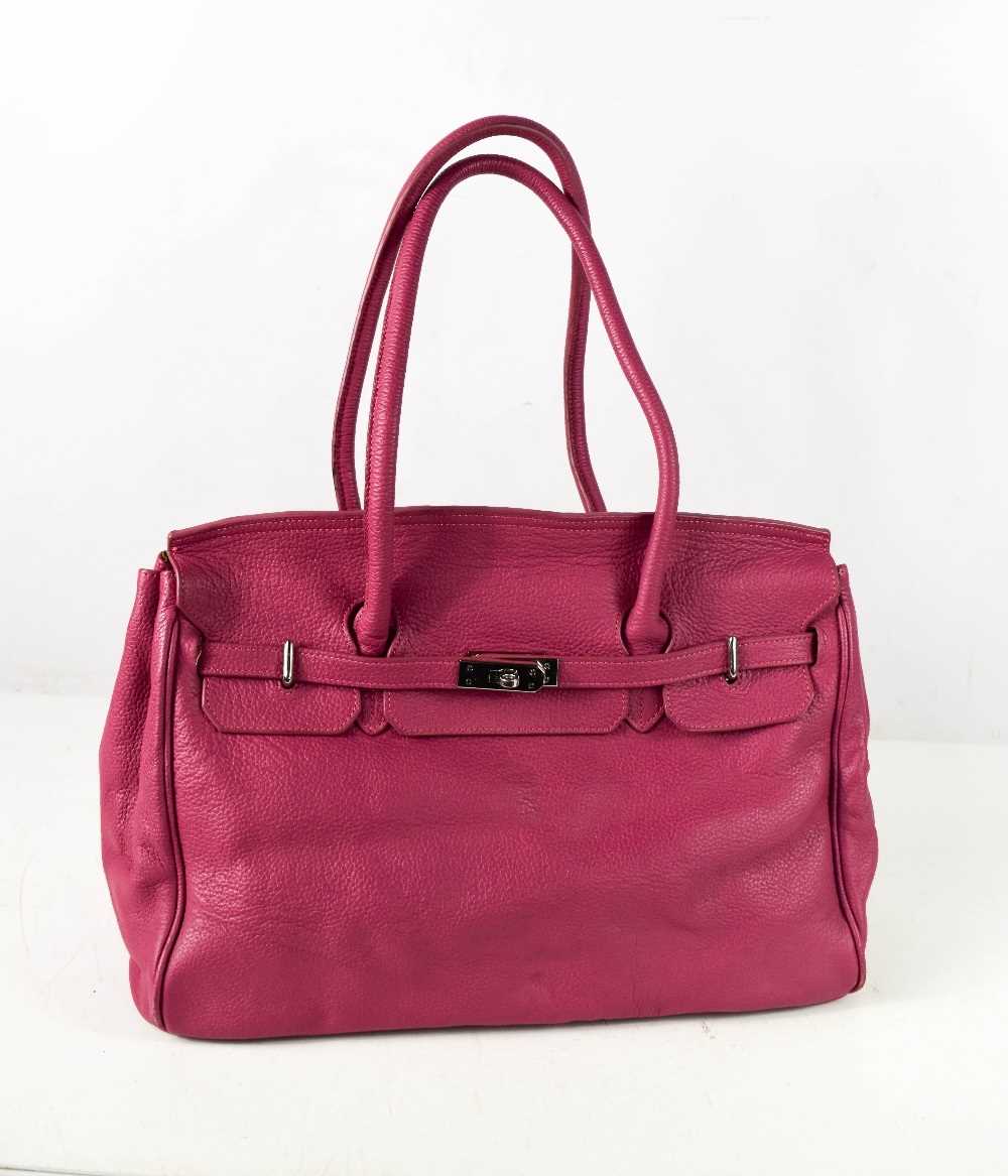 A Weekender bag in soft pink leather by Memo's Saccs.