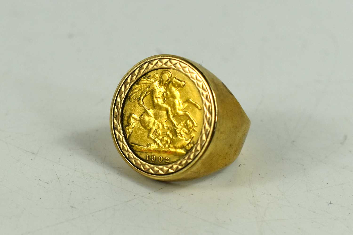 An Edward VII, gold half sovereign, 1902, in 9ct gold ring mount with glass back, size K/L, total - Image 2 of 2