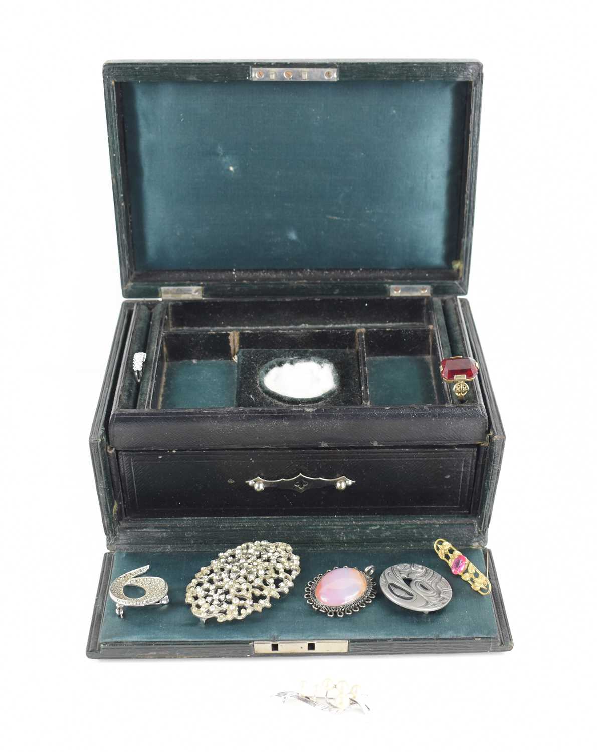 A vintage leather clad jewellery box together with a group of vintage jewellery to include a