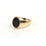 A 9ct gold and jet signet ring, size S, 3.8g.