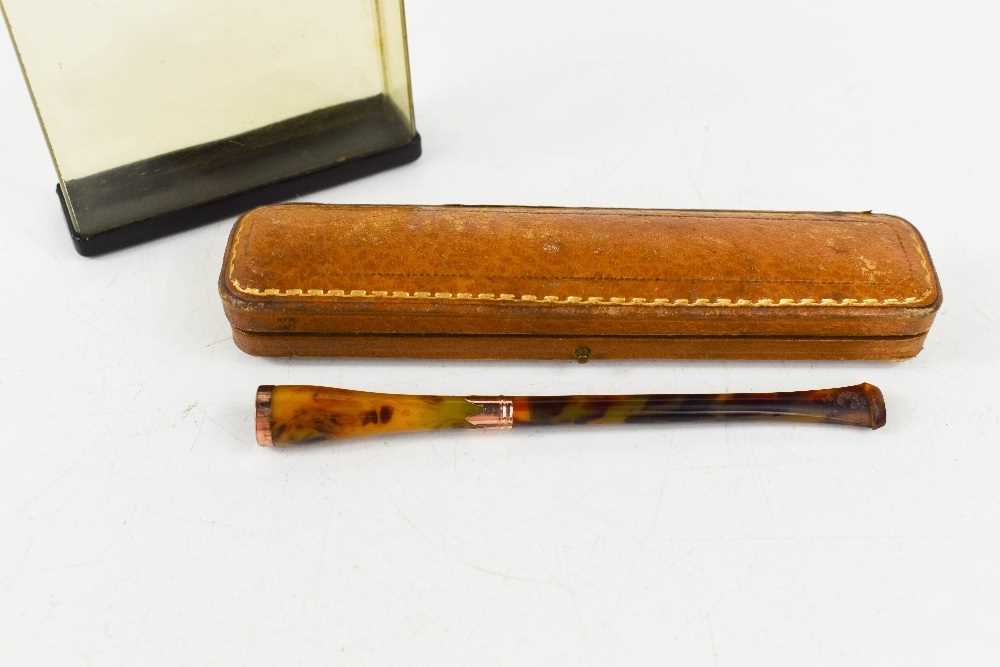 A vintage cigarette holder, of faux tortoiseshell with 9ct gold rim and collar, together with a - Image 2 of 3