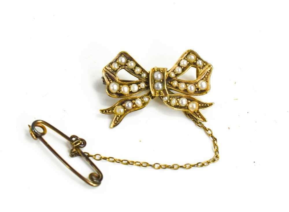 A 15ct gold and seed pearl bow brooch, 3.4g.