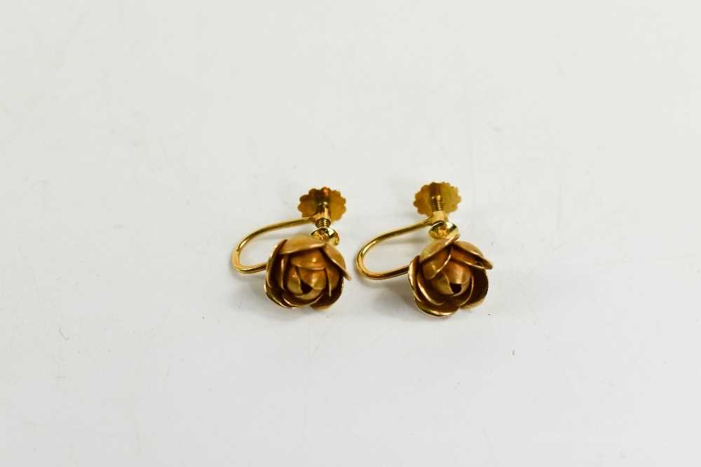 A pair of 9ct gold flower head form earrings, with screw on backs, 3.69g. - Image 2 of 2