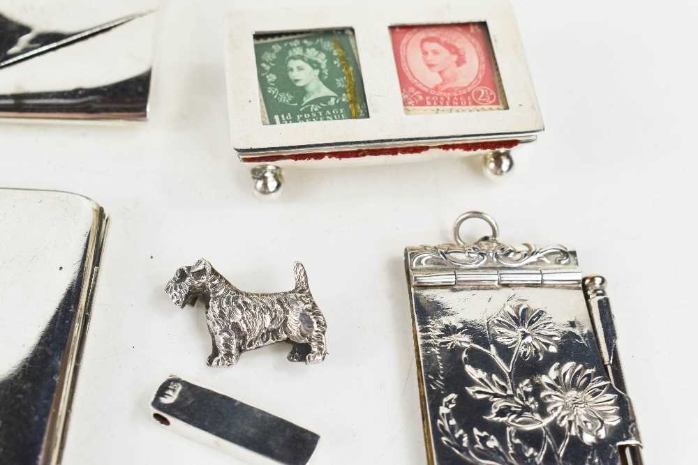 A group of silver accessories including a card case, a small spectacle case, a double stamp box, a - Image 2 of 3