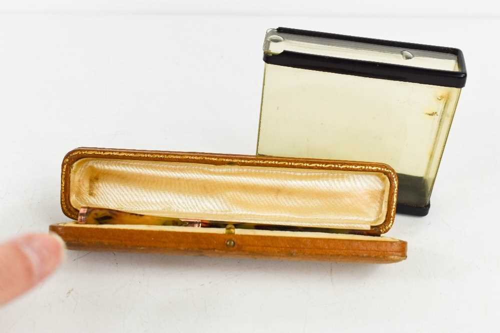 A vintage cigarette holder, of faux tortoiseshell with 9ct gold rim and collar, together with a - Image 3 of 3