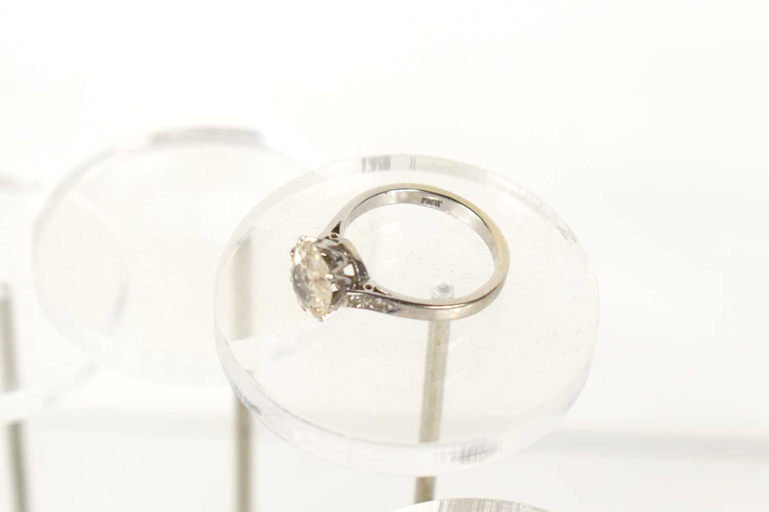An old brilliant cut solitaire diamond and platinum ring, the diamond of very slightly uneven - Image 7 of 7