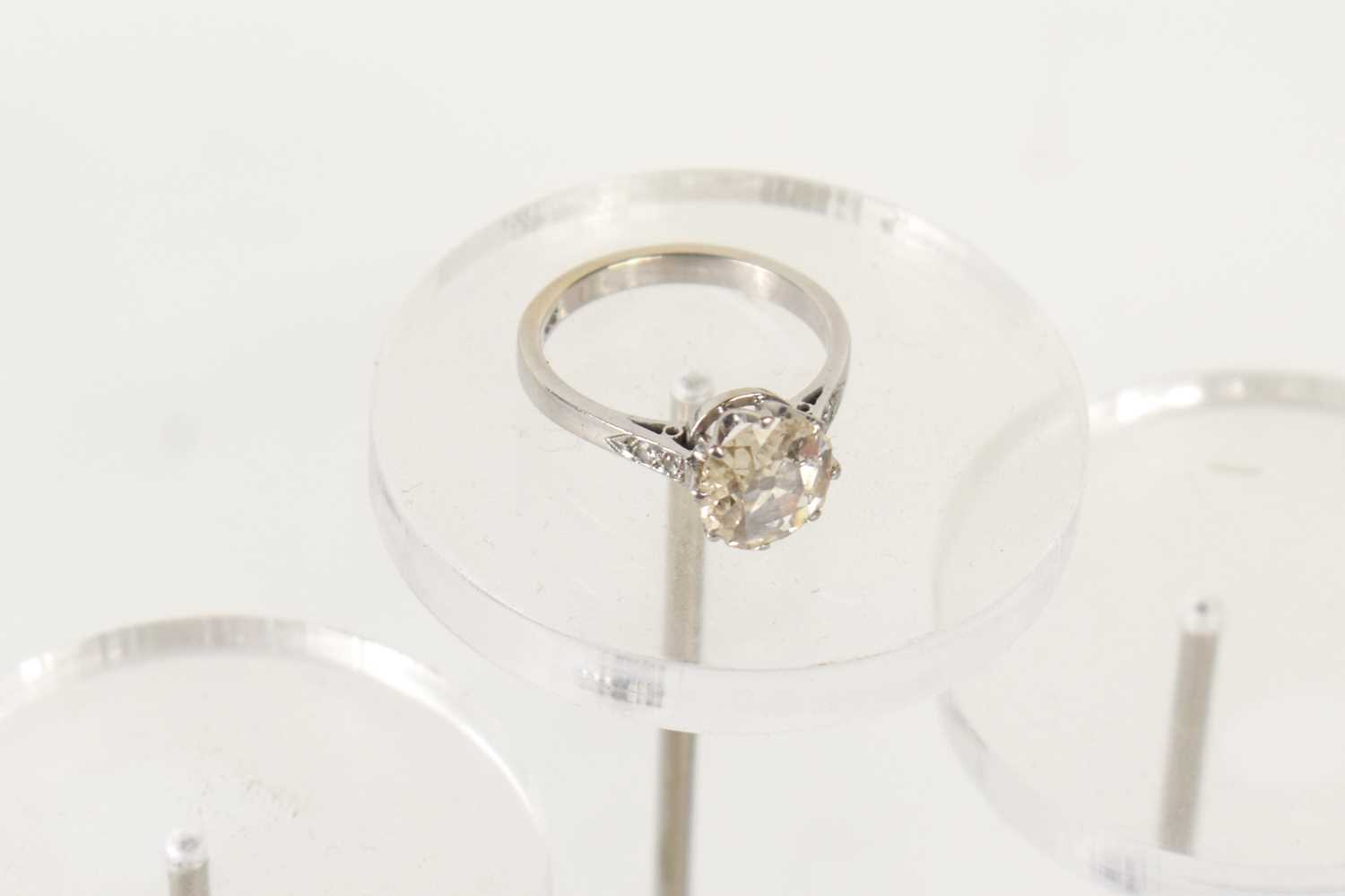 An old brilliant cut solitaire diamond and platinum ring, the diamond of very slightly uneven - Image 4 of 7