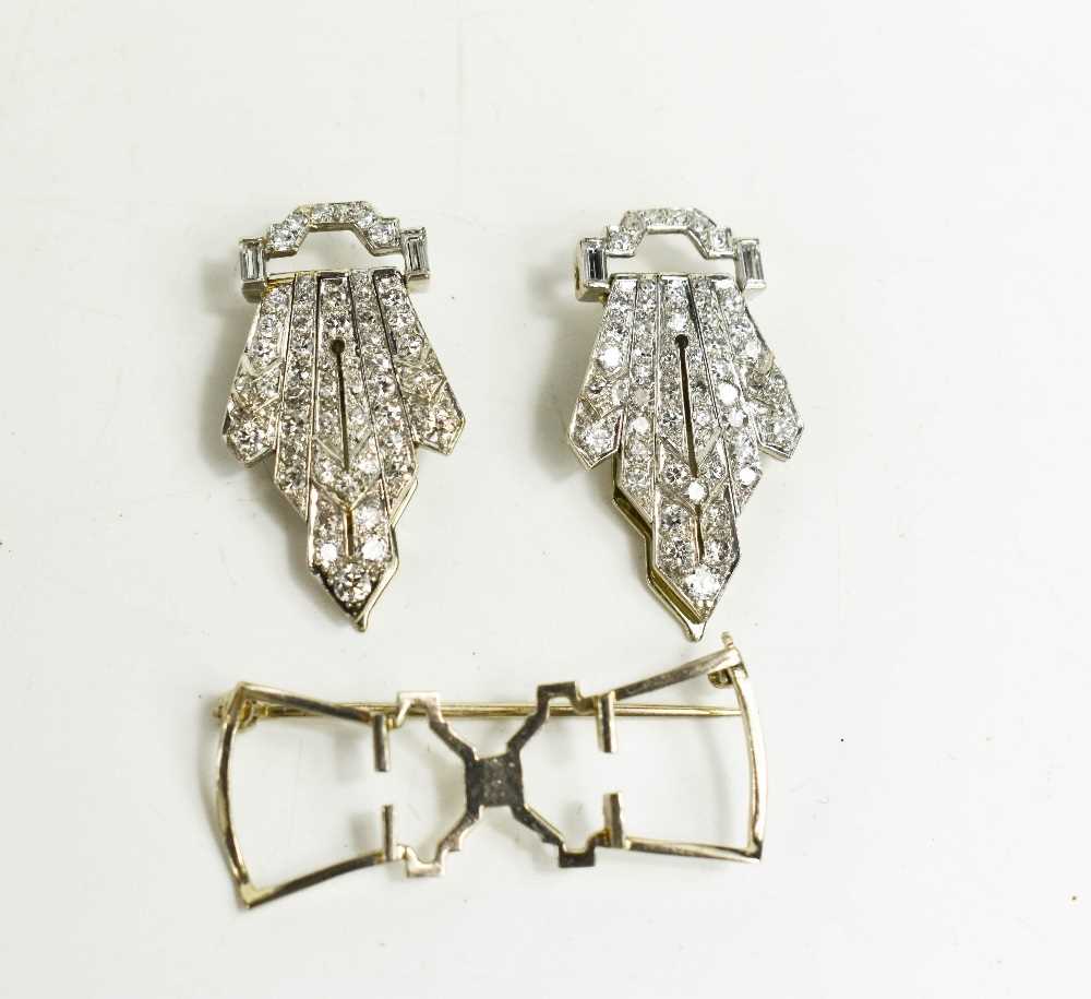 An Art Deco Marcus & Co diamond set metamorphic brooch, likely platinum, each starburst clip set - Image 4 of 5