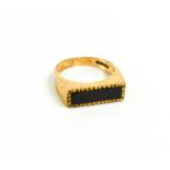 A 9ct gold and jet ring with textured finish, size K/L, 3.2g.