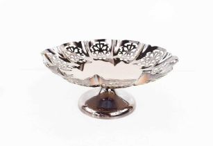 A silver comport / pedestal dish, with a decoratively pierced and scallop form edge, Sheffield 1961,