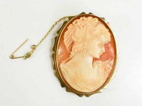 A cameo brooch, set in 9ct gold frame, 5 by 4cm, 13.2g.