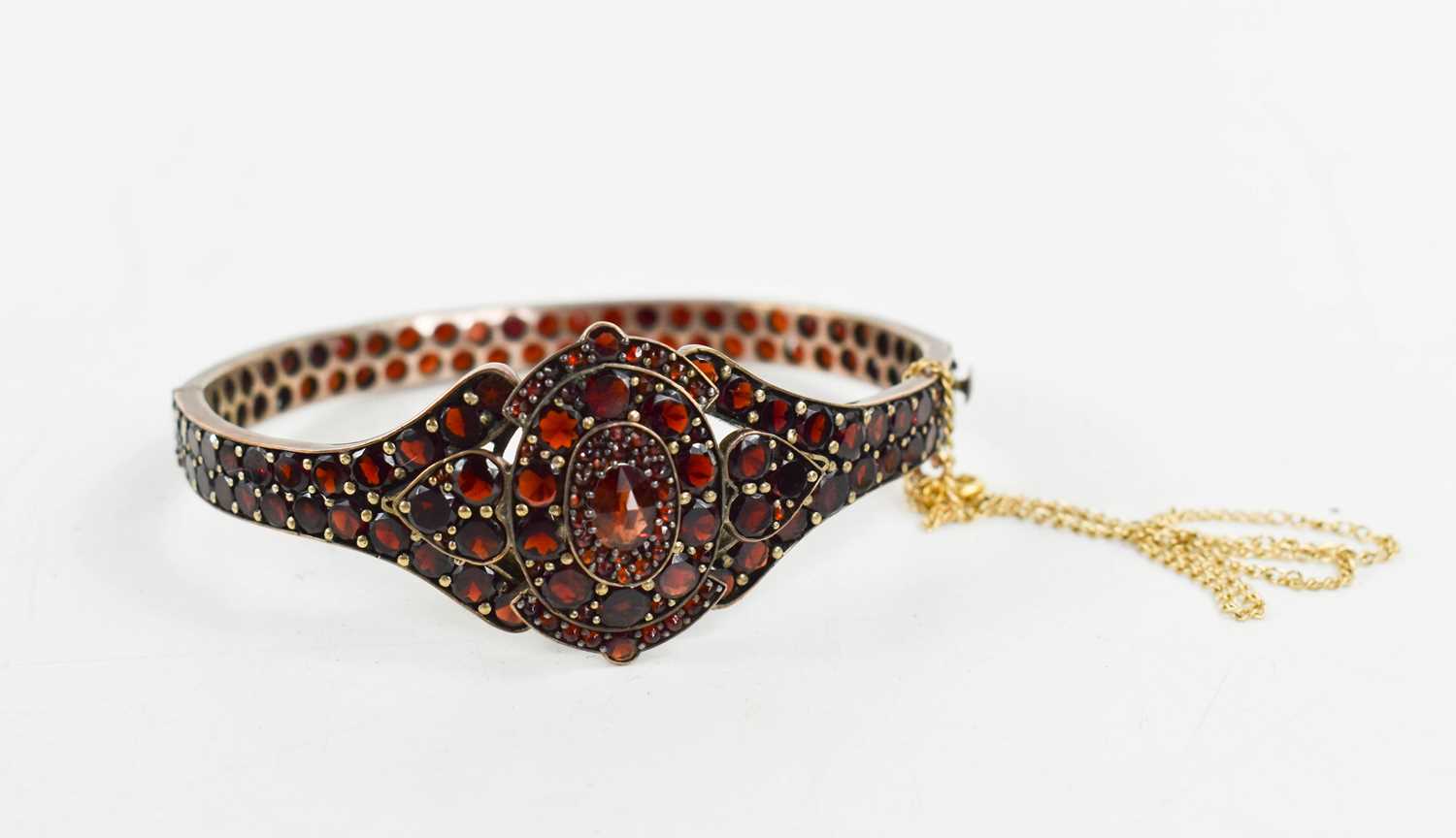 A 19th century gilt metal and garnet bangle and matching necklace, the oval centre piece flanked - Image 5 of 5