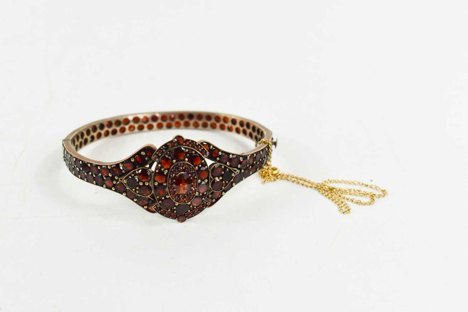 A 19th century gilt metal and garnet bangle and matching necklace, the oval centre piece flanked - Image 4 of 5