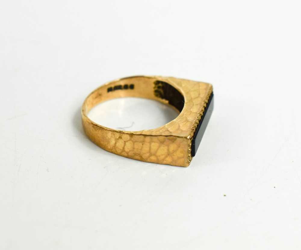 A 9ct gold and jet ring with textured finish, size K/L, 3.2g. - Image 2 of 2