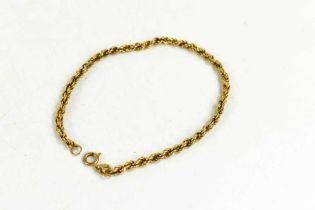 A 9ct gold rope twist bracelet, 20cm long, 2.5g.