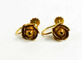 A pair of 9ct gold flower head form earrings, with screw on backs, 3.69g.