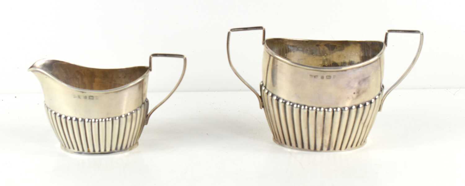 A silver cream jug and sugar bowl, hallmarked for Birmingham 1901, 4.7 toz.