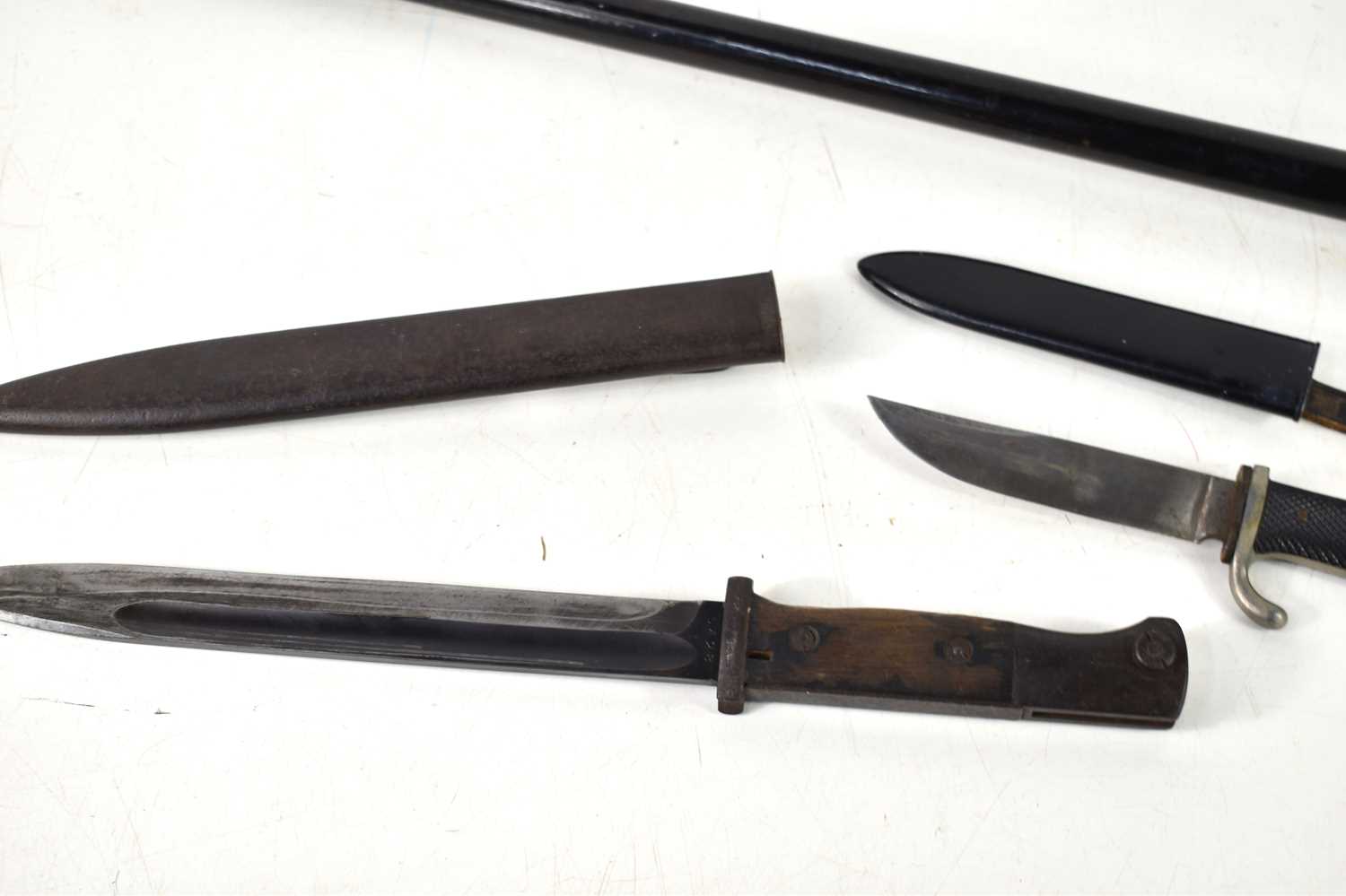 An Imperial German bayonet and scabbard, the blade marked Carl Eickhorn together with a small - Bild 2 aus 2