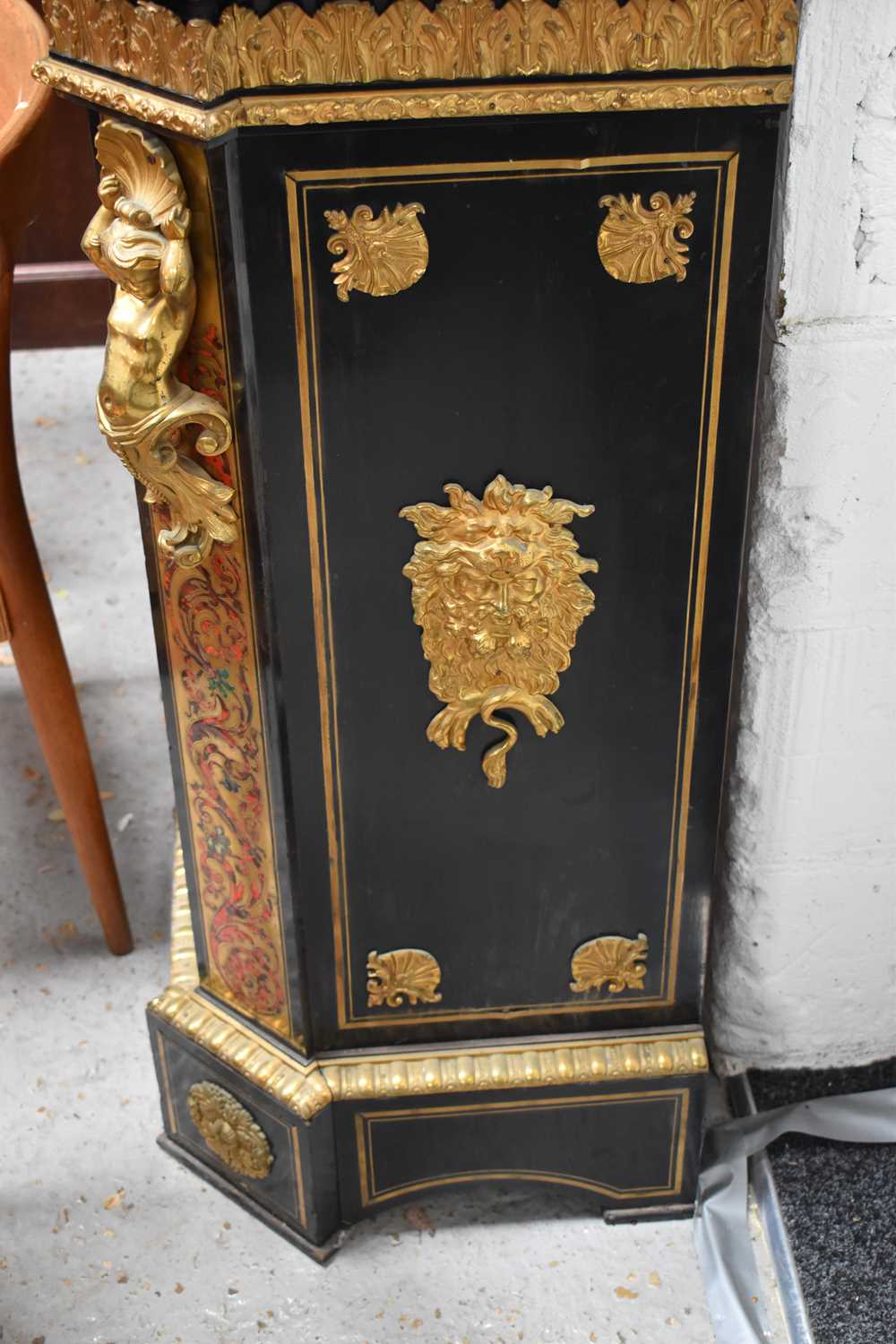 A 19th century style French boulework cabinet, having shaped serpentine marble top, to ebony cabinet - Image 4 of 5