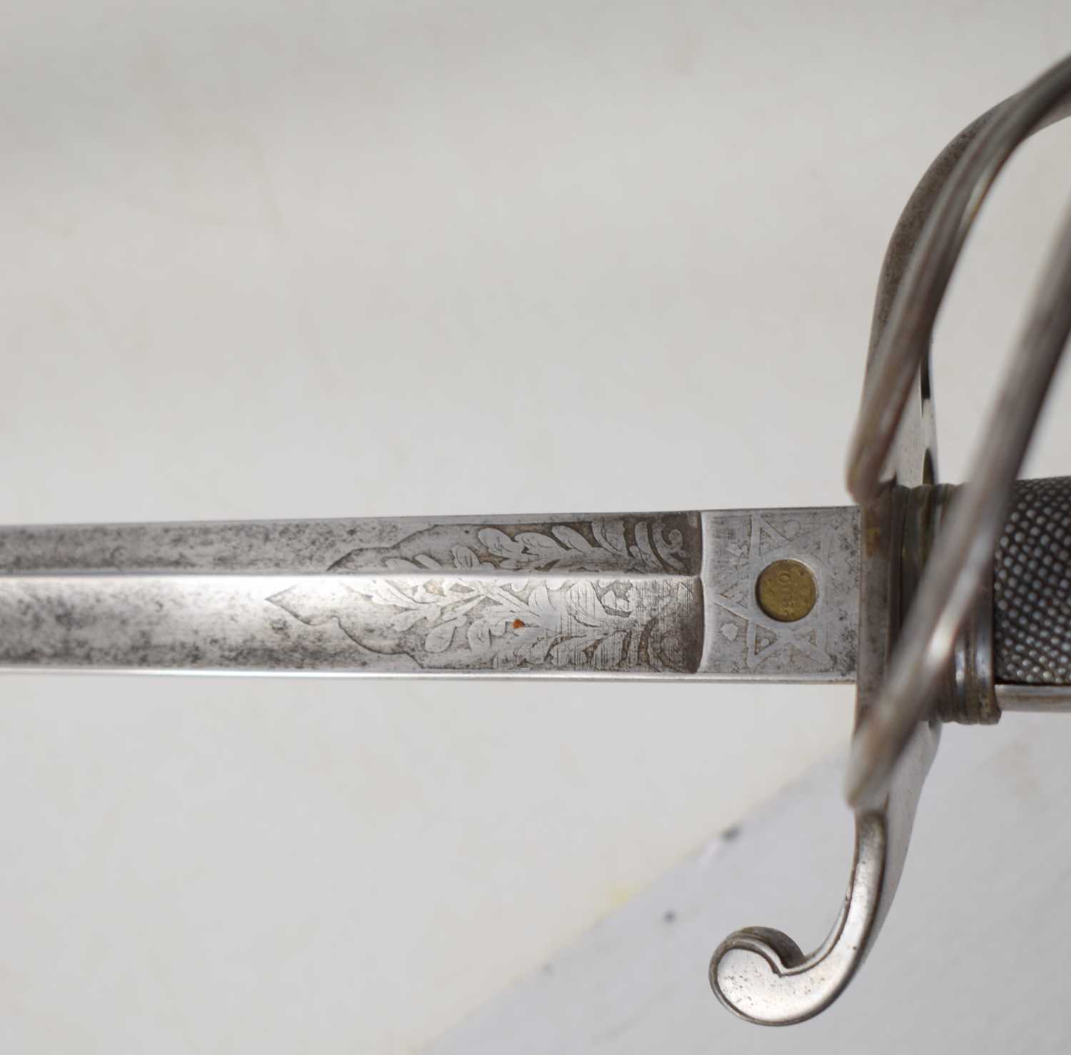 A British artillery officers sword and scabbard, the sword retailed by Firmin & Sons, the blade - Bild 2 aus 4