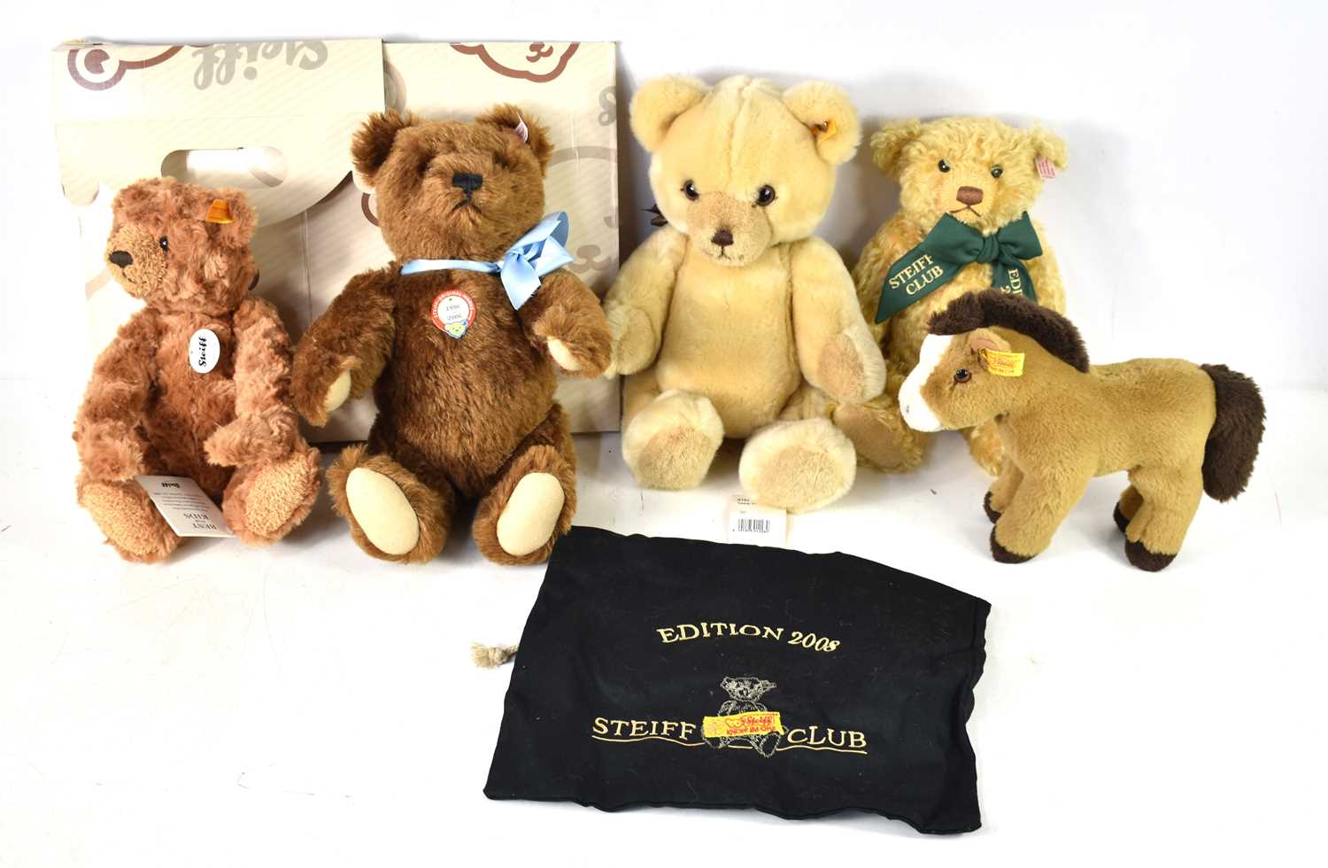 A group of Steiff teddy bears to include a Marke 2006 669576, George 013171, Steiff Club edition