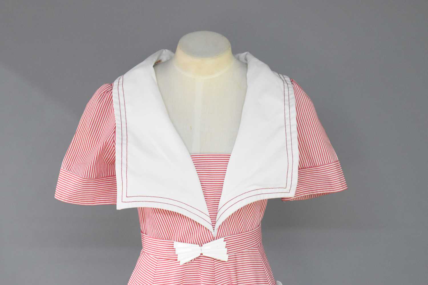 A vintage John Bates, "Jean Varon" red and white striped dress, original label inside, size 14, with - Bild 2 aus 2