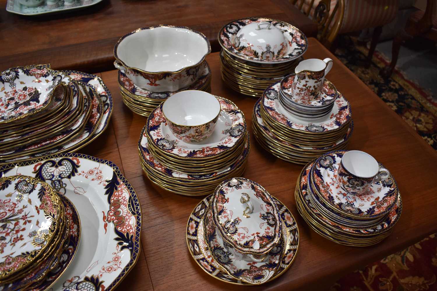 An extensive early 20th century Osmaston Road Royal Crown Derby part dinner service in the Japan - Image 2 of 9