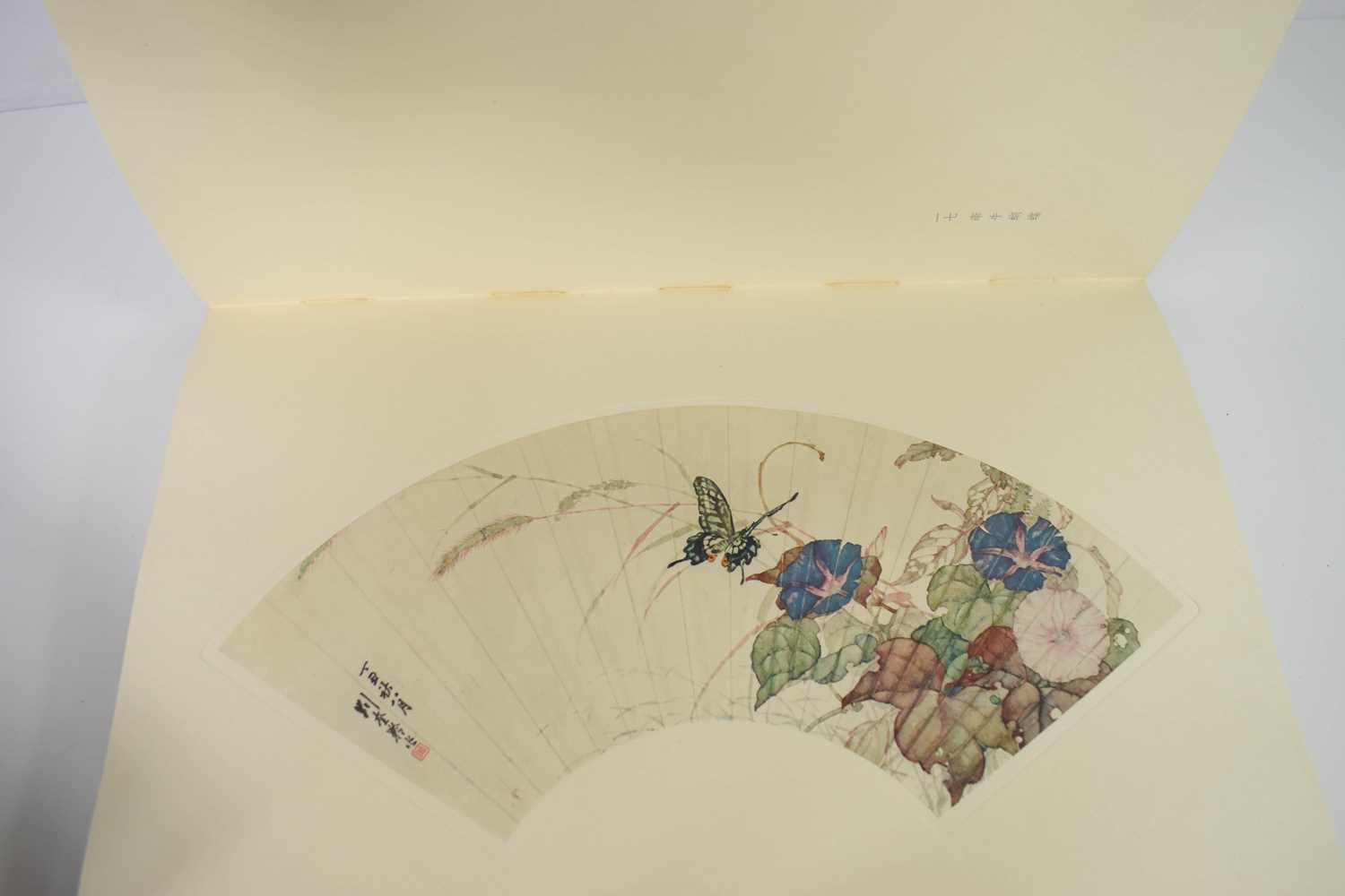 A Chinese book of paintings, fully illustrated with colour prints, together with a set of - Bild 2 aus 4