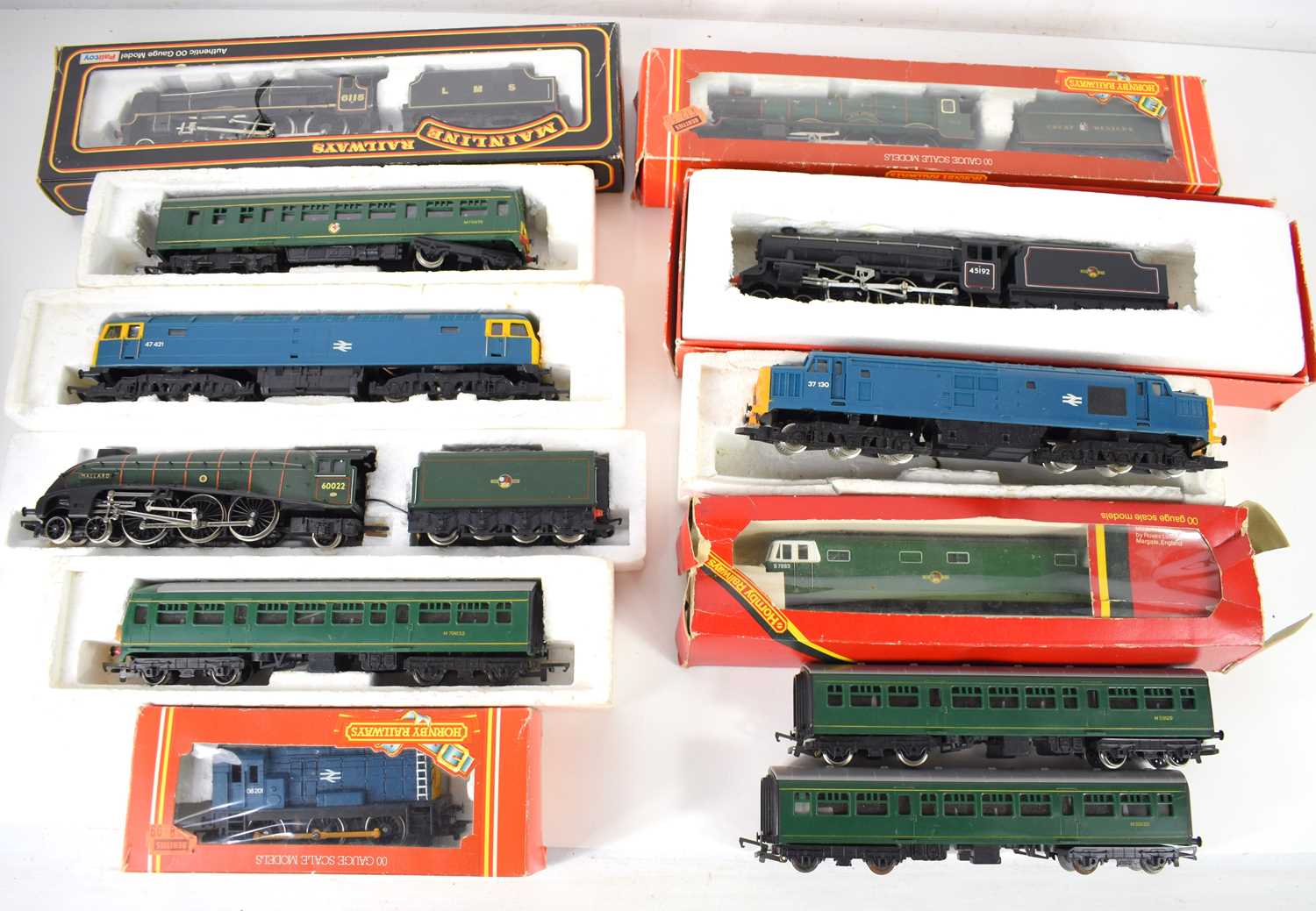 A collection of boxed and unboxed 00 gauge locomotives to include Mallard 60022 locomotive and