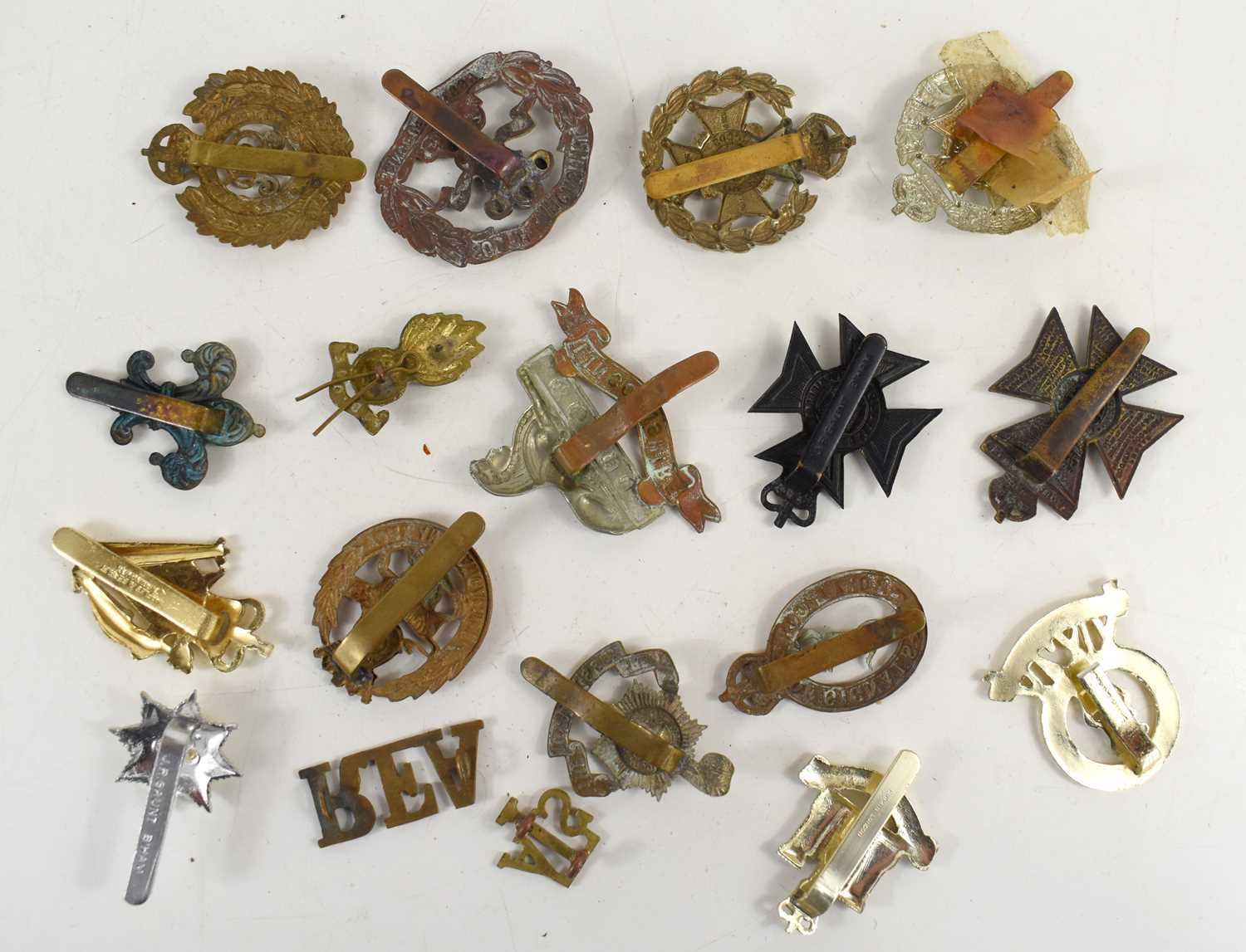 A group of Victorian and later cap and pouch badges to include Gordon Highlanders, 64th Foot - Bild 10 aus 19