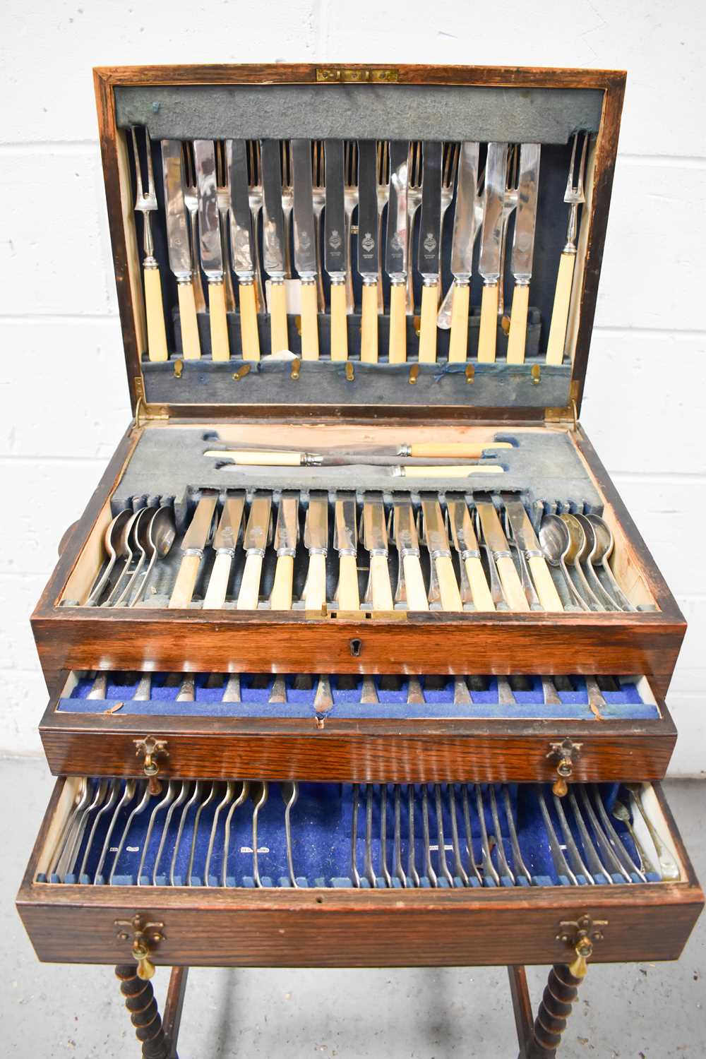 A near complete canteen of Viner's silver plated cutlery for twelve place settings, in the Old - Image 4 of 5