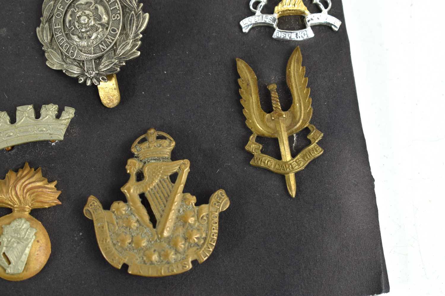 A group of Victorian and later cap and pouch badges to include Gordon Highlanders, 64th Foot - Bild 7 aus 19