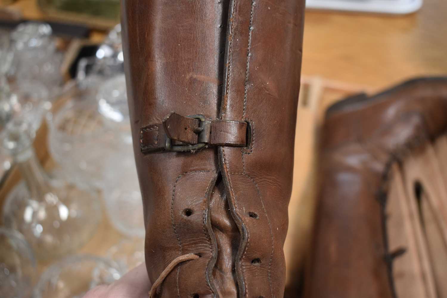 A pair of brown leather riding boots made by Sparkes-Hall of London, complete with wooden trees. - Bild 6 aus 8