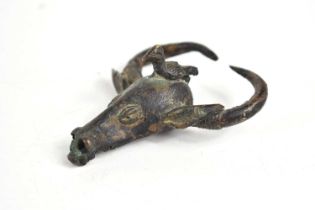 Antiquities: a bronze water buffalo with bird perched upon it's head, likely an African example, 7cm