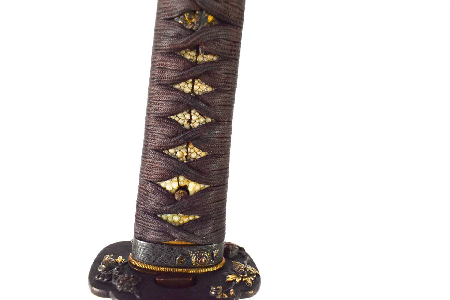 A Koto Wakazashi Samurai sword, with Kodzuka and Edo period laquer saya, the shishi and floral - Image 13 of 14