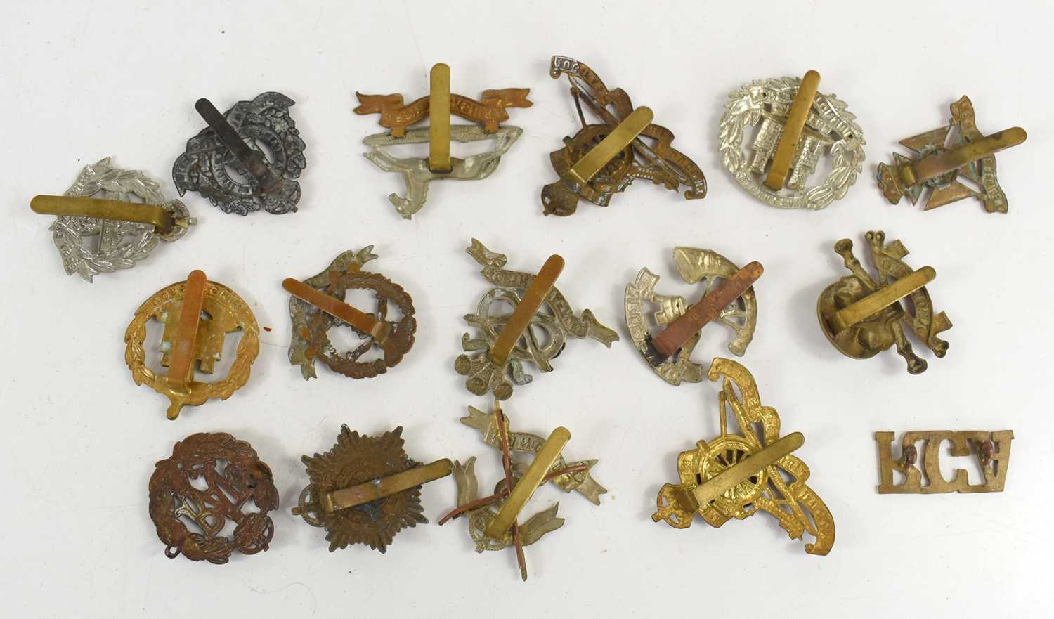 A group of Victorian and later cap and pouch badges to include Gordon Highlanders, 64th Foot - Bild 12 aus 19