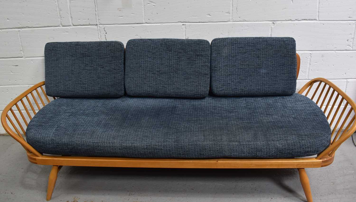 A Mid-Century Ercol elm and beech studio couch / daybed, model 355, designed by Lucian Ercolani. - Image 2 of 2