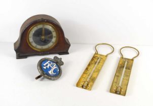 A group of collectables to include a Glen oak cased mantle clock, enamel RAC car badge and two brass